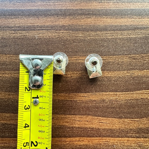 Green rhinestone earrings - Picture 2 of 2